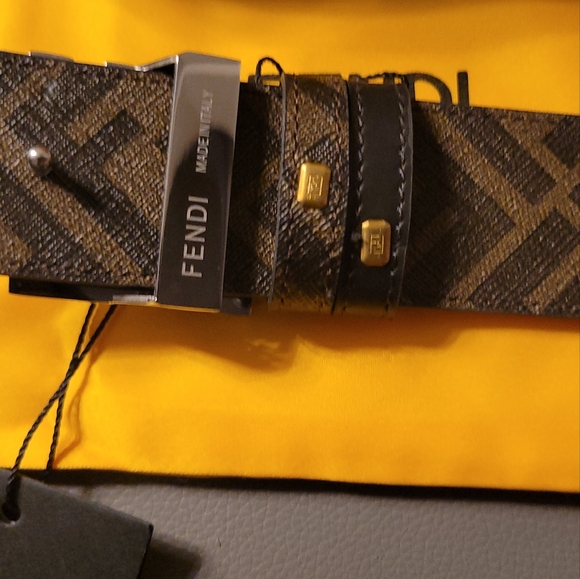 Authentic Reversible Fendi Belt 44 - Picture 4 of 8